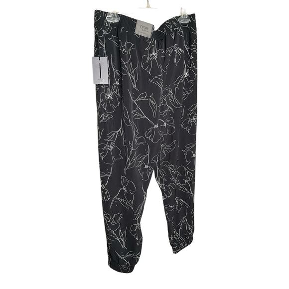 One By Chapter One Jogger Pants Floral Print Mid Rise Black Womens Size L NWT - Picture 2 of 6